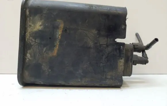 Volvo XC70 Active carbon filter fuel vapour canister 17096191 03911