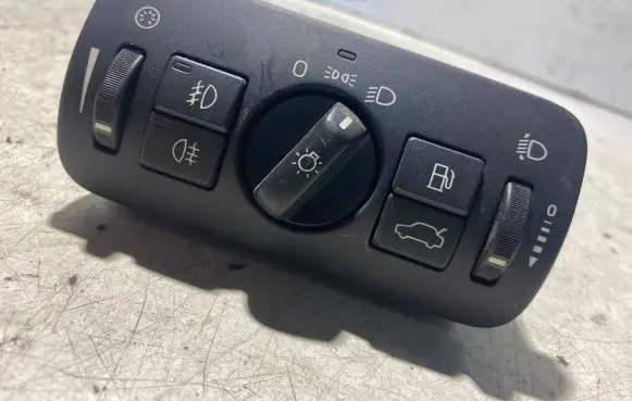 Volvo V70 Light switch 30739415 04066302