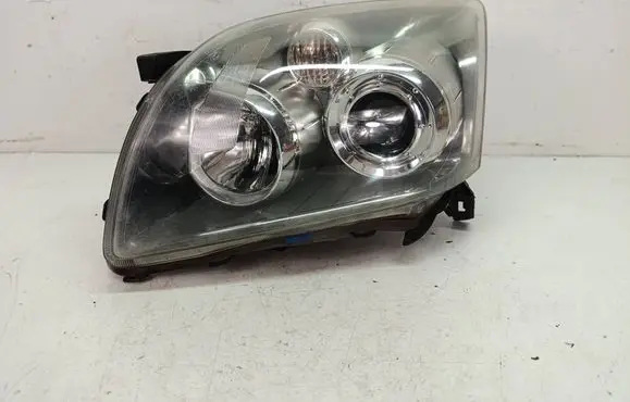 Toyota Avensis T250 Headlight/headlamp 8596724011