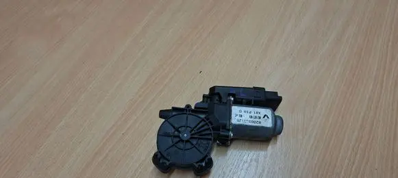 Renault Espace IV Rear door window regulator motor 8200305725