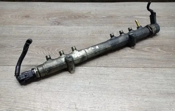 Volvo S60 Fuel main line pipe 0445215023 30757146 30750409