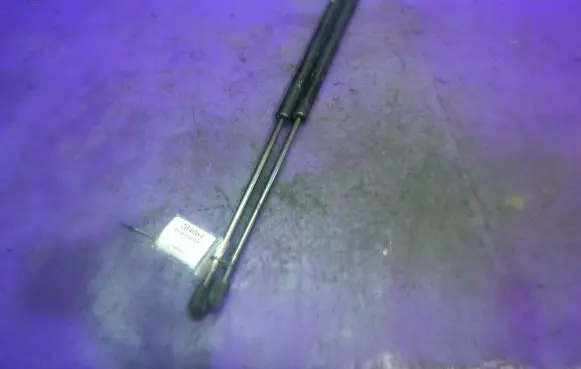 Volkswagen Transporter - Caravelle T4 Tailgate strut 