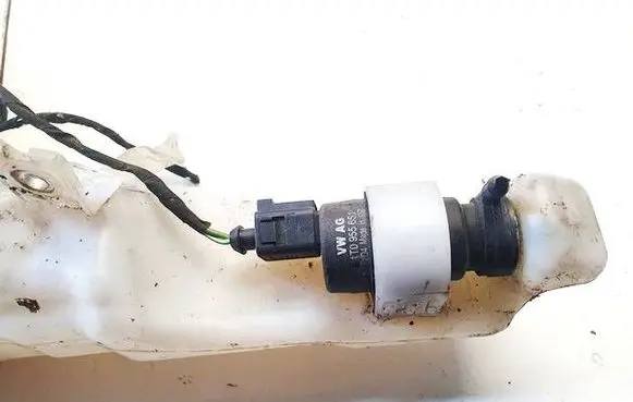 Audi TT TTS Mk2 Windscreen/windshield washer pump 1t0955651
