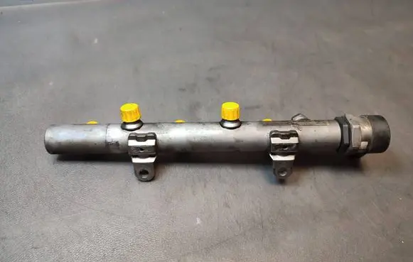 Fuel main line pipe