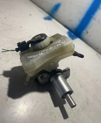 Audi A4 S4 B8 8K Brake fluid reservoir 