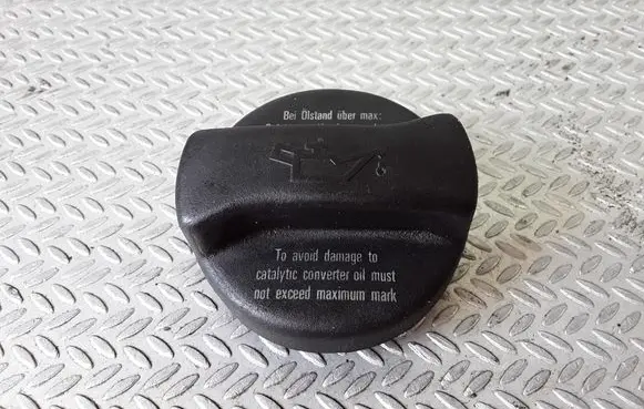 Audi A8 S8 D2 4D Oil filler cap 026103485