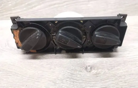 Volkswagen Golf III Climate control unit 1H0819045C 1H0820045C
