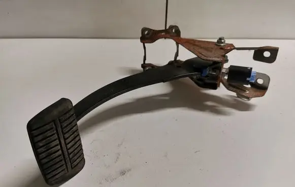 Subaru Outback (BS) Brake pedal