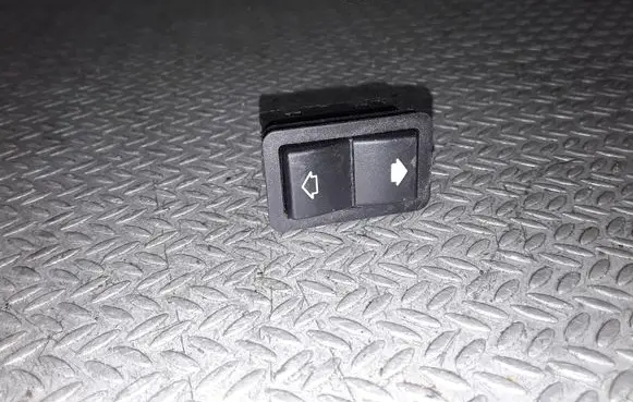 BMW 5 E39 Electric window control switch 8368974