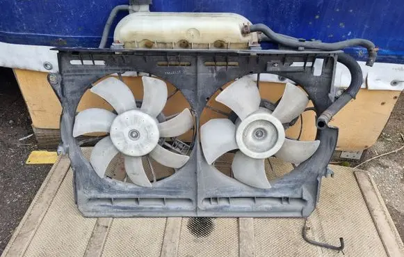Toyota Avensis T250 Fan set 4227502520