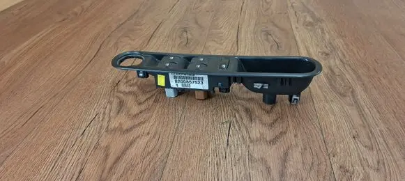 Renault Espace - Grand espace IV Electric window control switch 8200857523