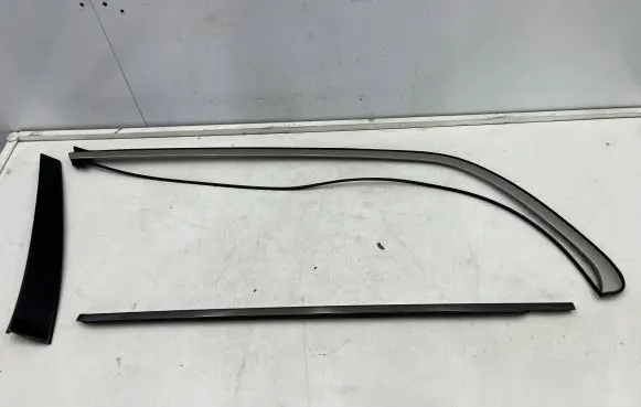 Mercedes-Benz E W210 Rear side glass trim 
