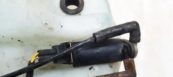 Ford Mondeo MK II Windscreen/windshield washer pump