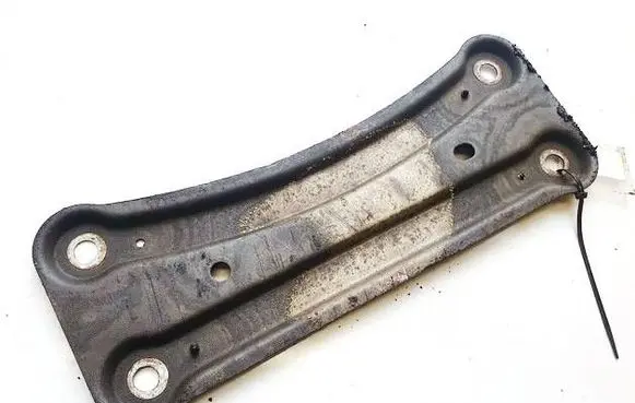 Volvo S60 Engine mounting bracket 