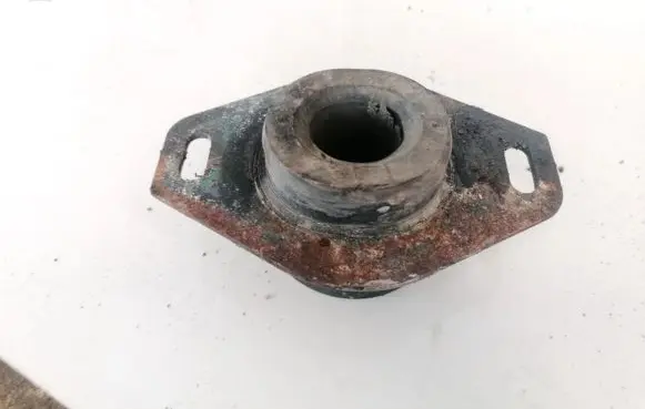 Citroen Berlingo Engine mount bracket