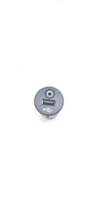 Nissan Qashqai USB socket connector 