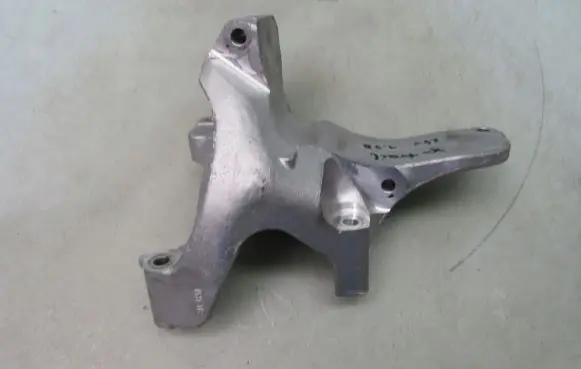 Nissan X-Trail T33 Engine mounting bracket 230925A0450