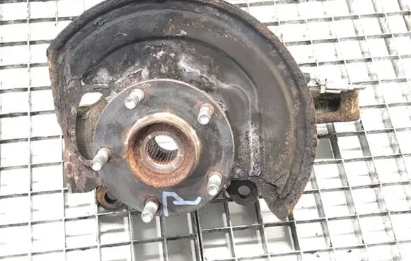 Nissan Qashqai Front wheel hub spindle knuckle