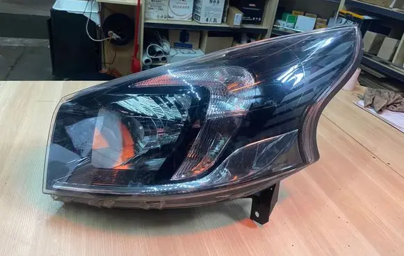 Opel Vivaro Headlight/headlamp 1LE01156503