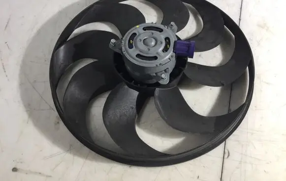 Renault Captur Electric radiator cooling fan 5000991 SU341311 5YY0584