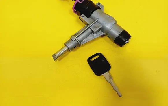 Audi 80 90 B3 Ignition lock 893905851