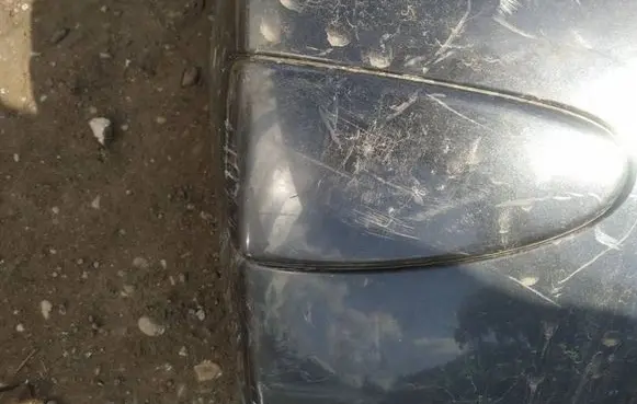 Rear bumper trim bar molding