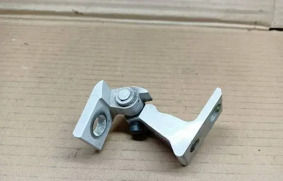 Skoda Kodiaq Front door lower hinge 