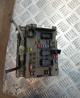 Peugeot 307 Fuse module 9650664080