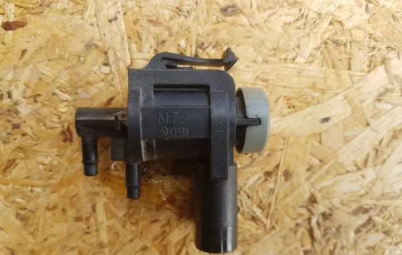 Seat Alhambra (Mk1) Turbo solenoid valve 1J0906283C