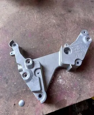 Volkswagen Golf VII Engine mounting bracket 04E199275E