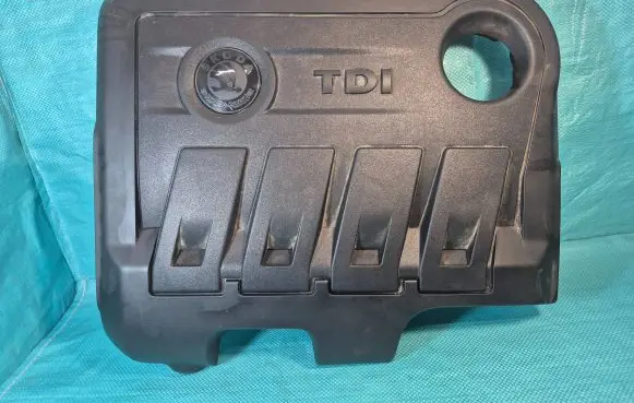 Skoda Octavia Mk2 (1Z) Engine cover (trim) 03L103925AA