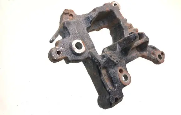 Toyota RAV 4 (XA40) A/C compressor mount bracket T3DA