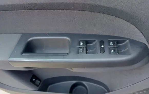Volkswagen Touran II Electric window control switch