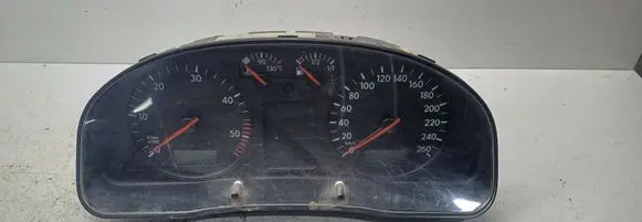 Volkswagen PASSAT B5.5 Speedometer (instrument cluster) 3B0920802A