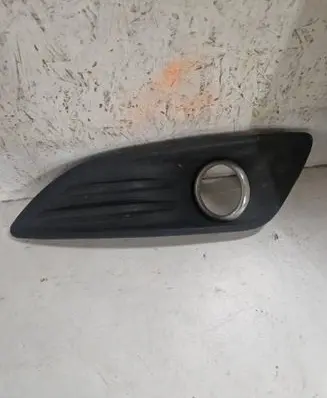 Ford Fiesta Front fog light trim/grill C1BB15A222D