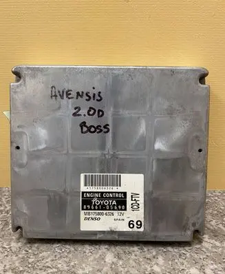 Toyota Avensis T250 Engine control unit/module 8966105690