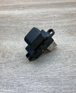 Nissan Qashqai Electric window control switch 8716Z