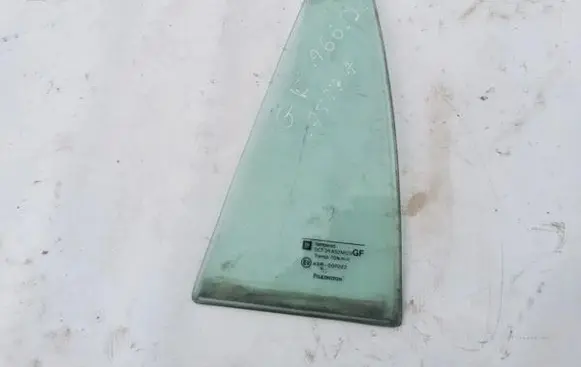 Opel Astra G Rear vent window glass 