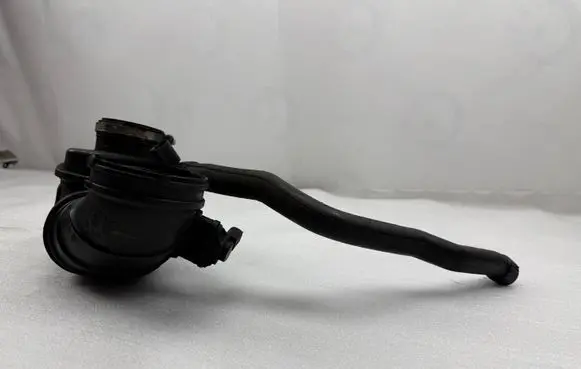 Mercedes-Benz E A207 Air intake duct part A6510905537