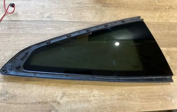BMW 4 G22 G23 G24 G26 Front vent window/glass (coupe) 43R01390 E000233