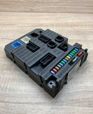 Peugeot 207 Fuse module 9659285380