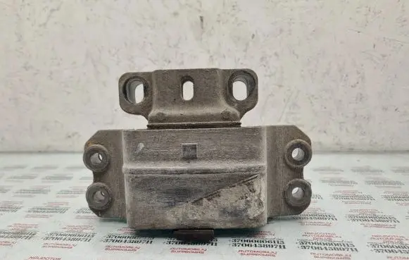 Engine mount bracket