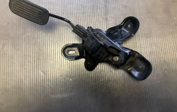 Lexus RX 300 Accelerator throttle pedal 7812048070 1988003040 09E240082B3