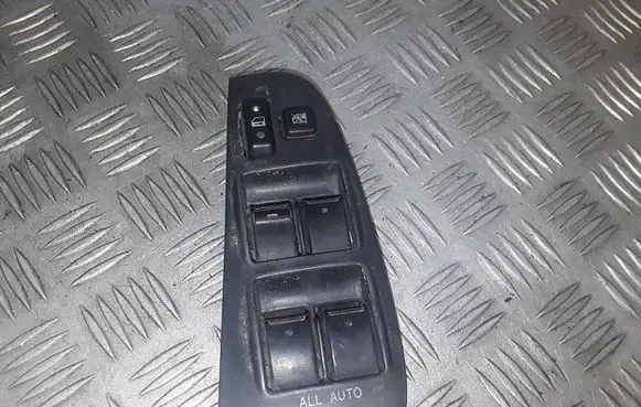 Toyota Avensis T250 Electric window control switch 8480205210