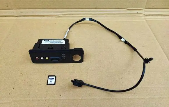 Ford Mondeo MK V USB socket connector BT4T-14F014-AE