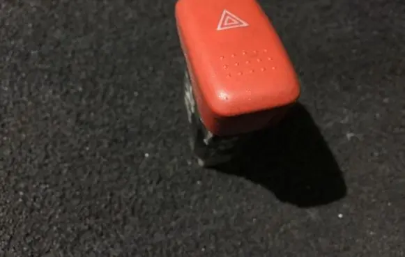 Honda HR-V Hazard light switch