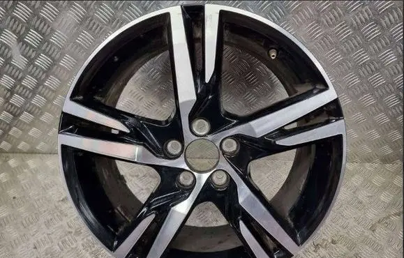 Volvo XC40 R18 alloy rim 32327352