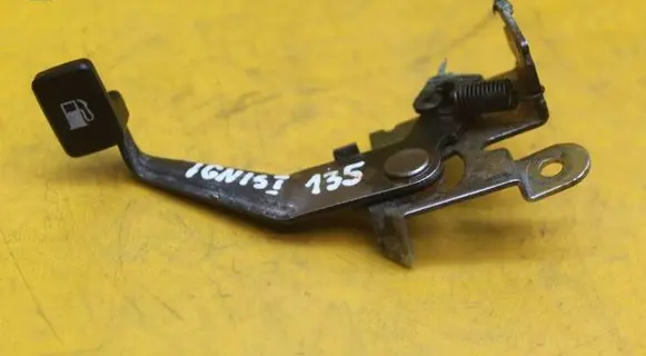 Suzuki Ignis Fuel cap release pull handle 135