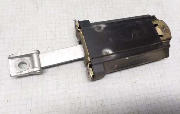 Mercedes-Benz E W210 Front door check strap stopper