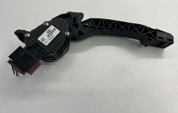 KIA Sorento Accelerator throttle pedal